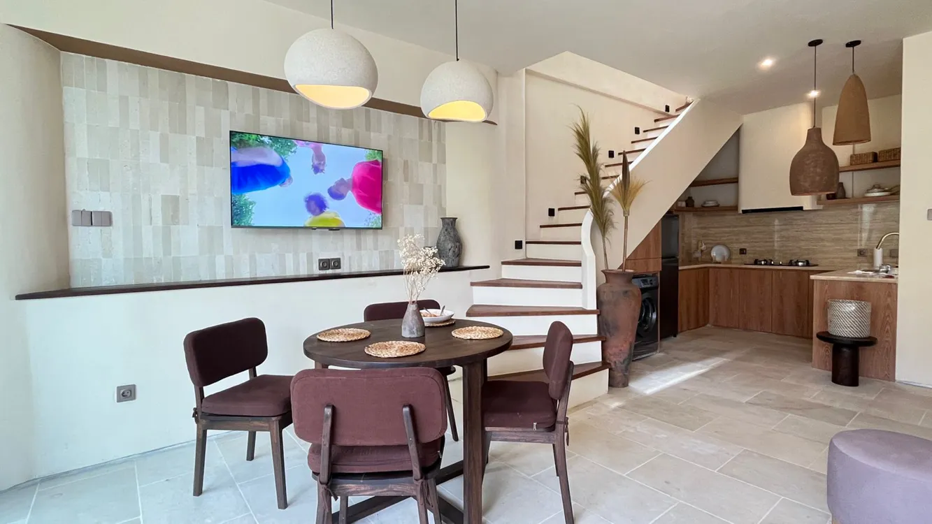 Charming 2 BR Villa For Leasehold in Padonan