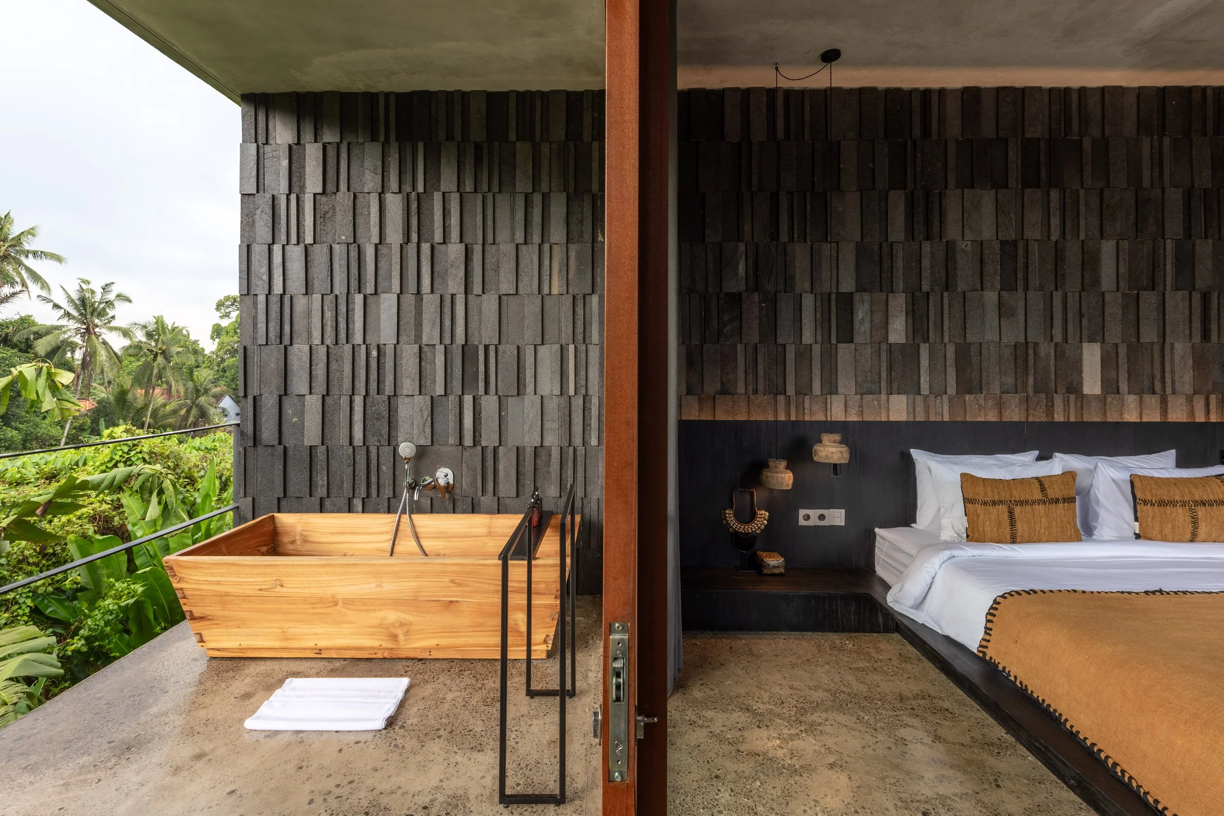 A Tropical Hideaway 2 BR Villa Facing The Rice Fields in Seseh